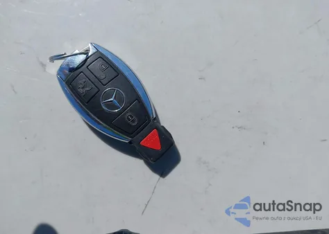 2010 Mercedes-Benz C 300 Luxury 4Matic/Sport 4Matic z USA, uszkodzony, nr VIN WDDGF8BB4AR107842